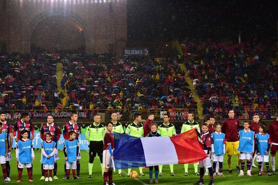 La bandiera francese prima del calcio d&#39;inizio. Afp